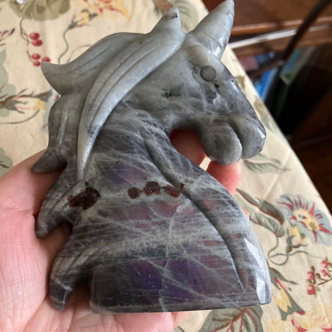 珍！パープルシラー！ラブラドライトとガーネット共生　ユニコーン　天然石置物