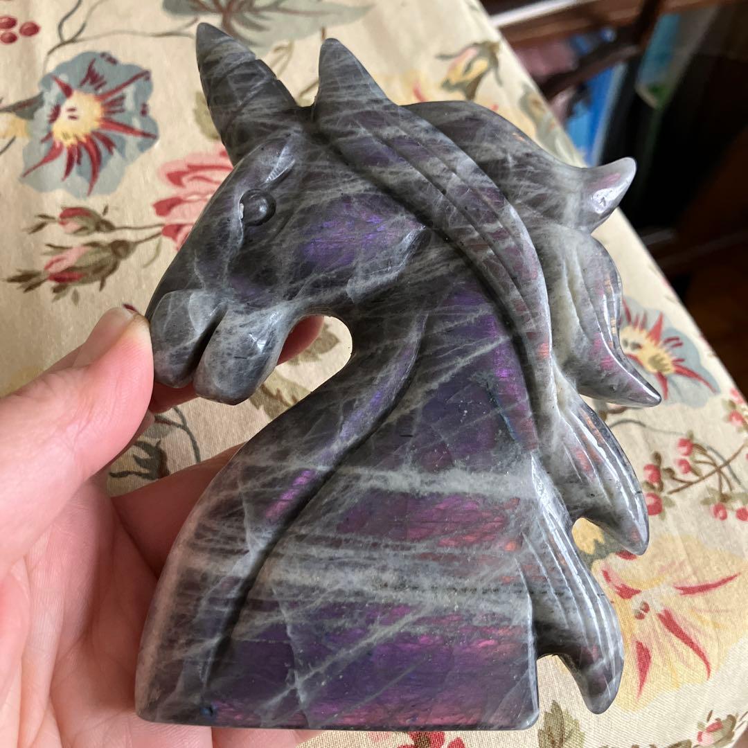 珍！パープルシラー！ラブラドライトとガーネット共生　ユニコーン　天然石置物