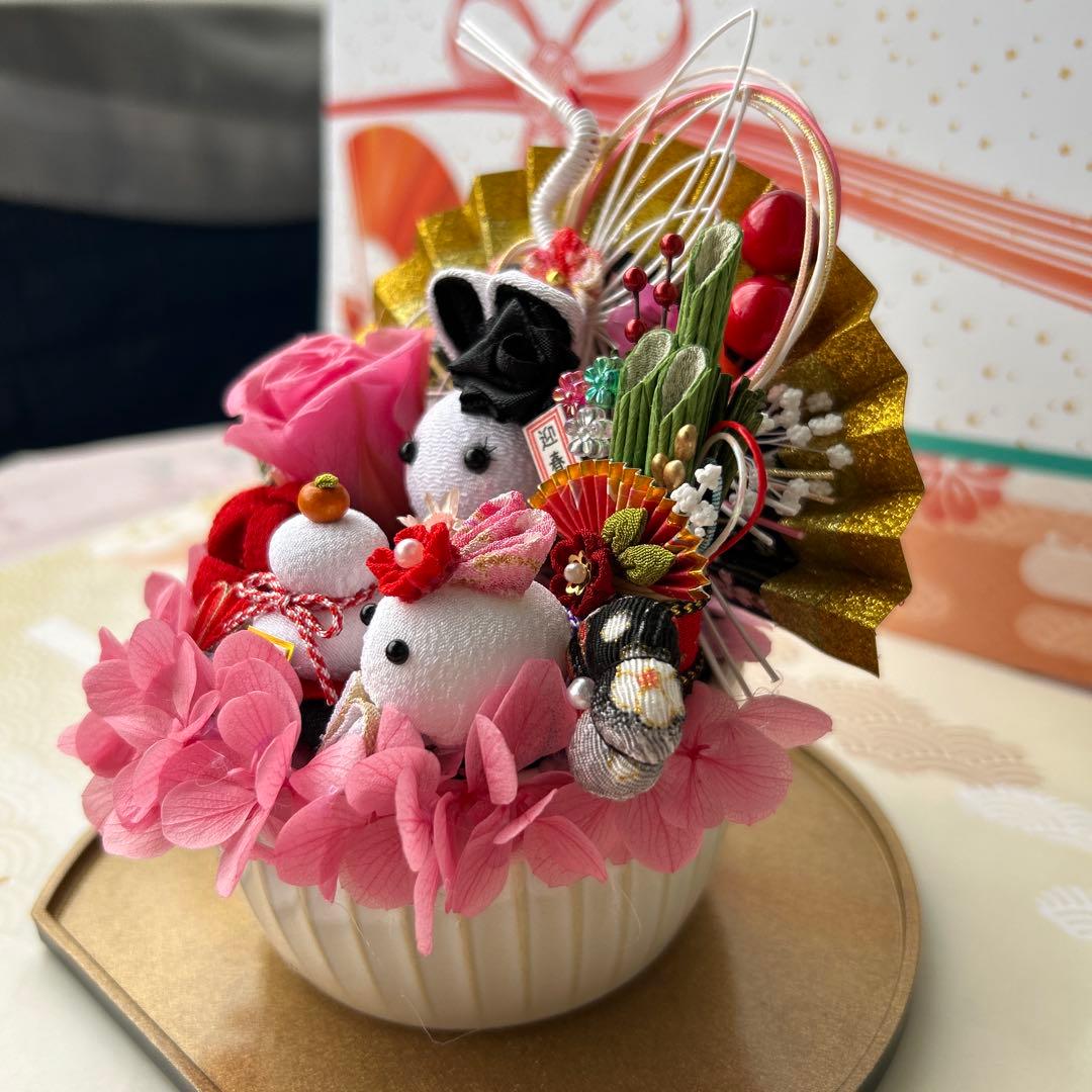 ハンドメイド❣️大人可愛いお正月アレンジ❣️鏡餅、プリザーブドフラワー薔薇、扇❁⃘*