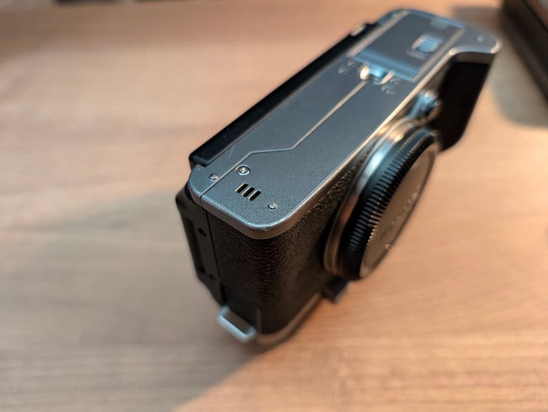 【最終値下げ】FUJIFILM X-T200 一眼レフカメラ（本体のみ）