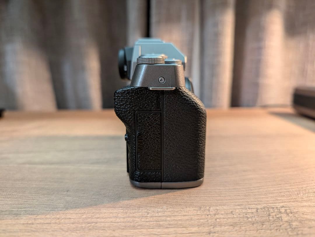 【最終値下げ】FUJIFILM X-T200 一眼レフカメラ（本体のみ）
