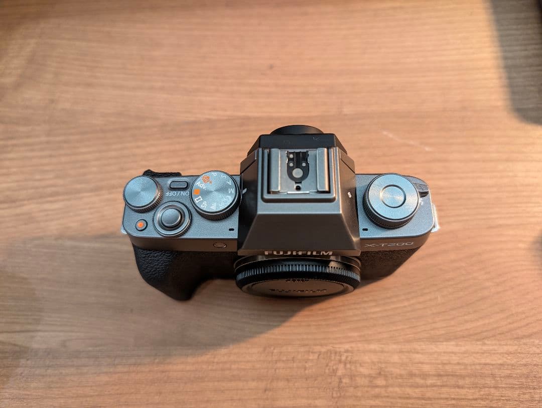【最終値下げ】FUJIFILM X-T200 一眼レフカメラ（本体のみ）