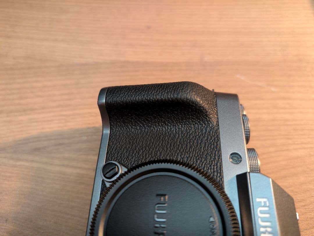【最終値下げ】FUJIFILM X-T200 一眼レフカメラ（本体のみ）