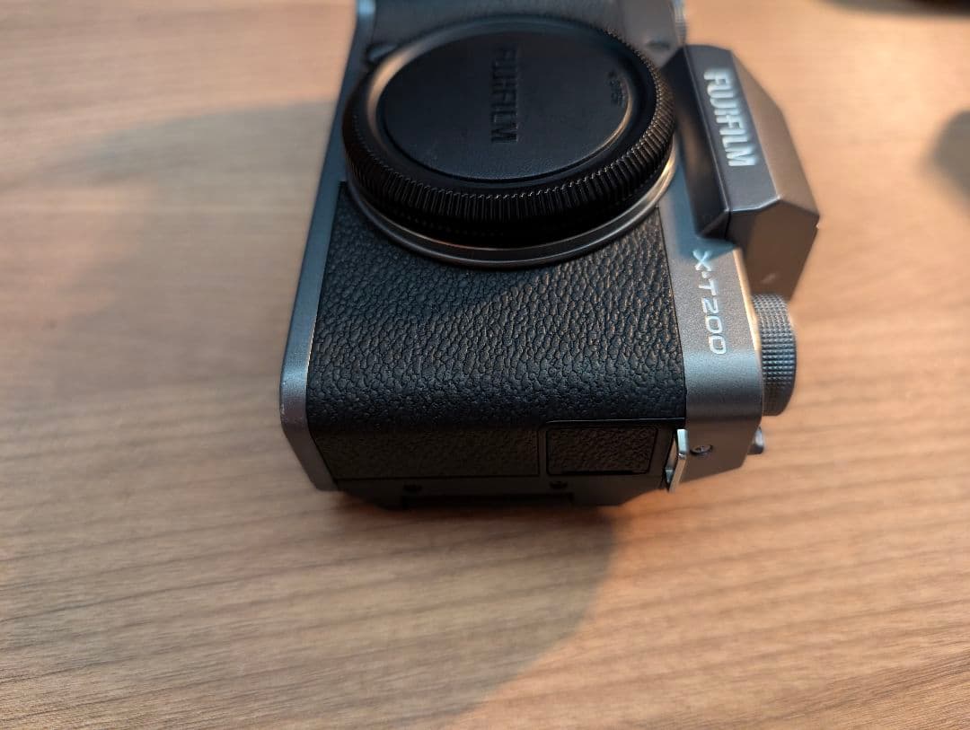 【最終値下げ】FUJIFILM X-T200 一眼レフカメラ（本体のみ）