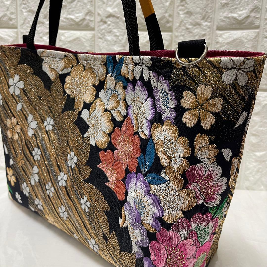 a帯リメイクバッグ【美品】✿桜✿花びら金糸箔黒 正絹帯(大サイズ)Dカン・底板