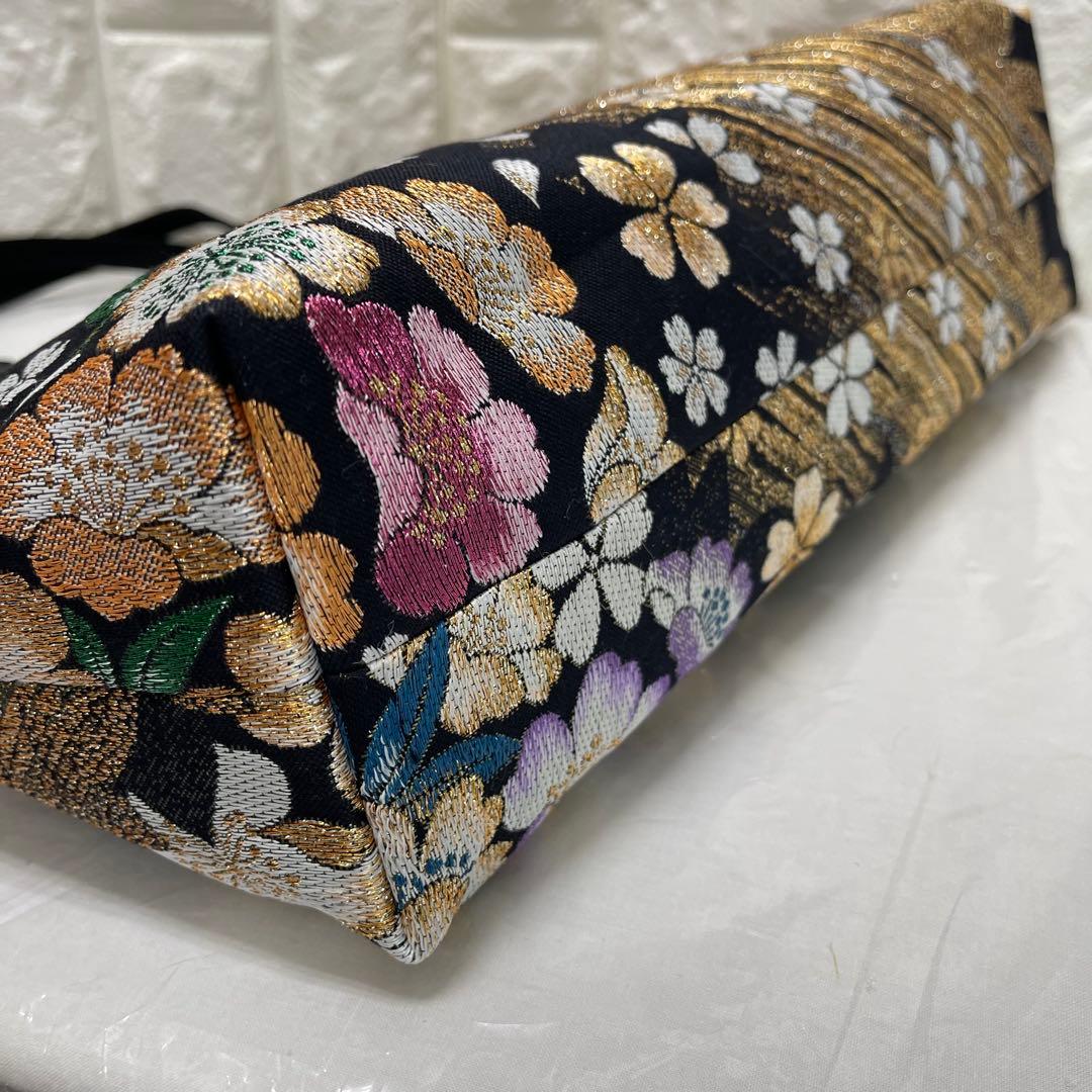 a帯リメイクバッグ【美品】✿桜✿花びら金糸箔黒 正絹帯(大サイズ)Dカン・底板