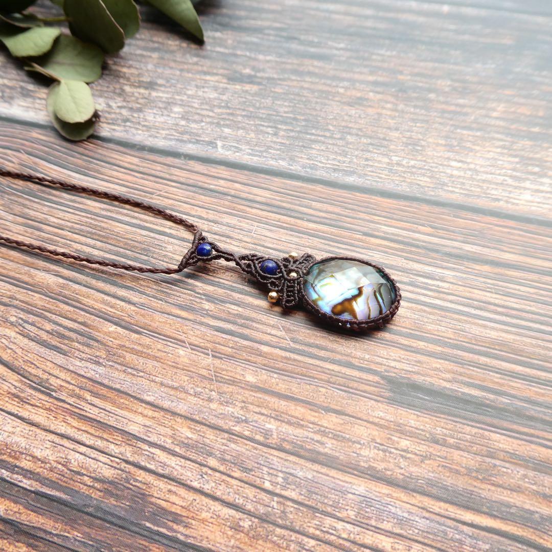 アヴァロンシェルクリスタルのマクラメネックレス