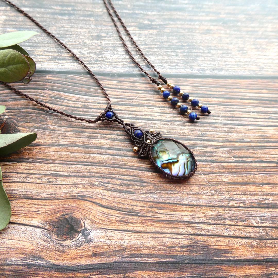 アヴァロンシェルクリスタルのマクラメネックレス