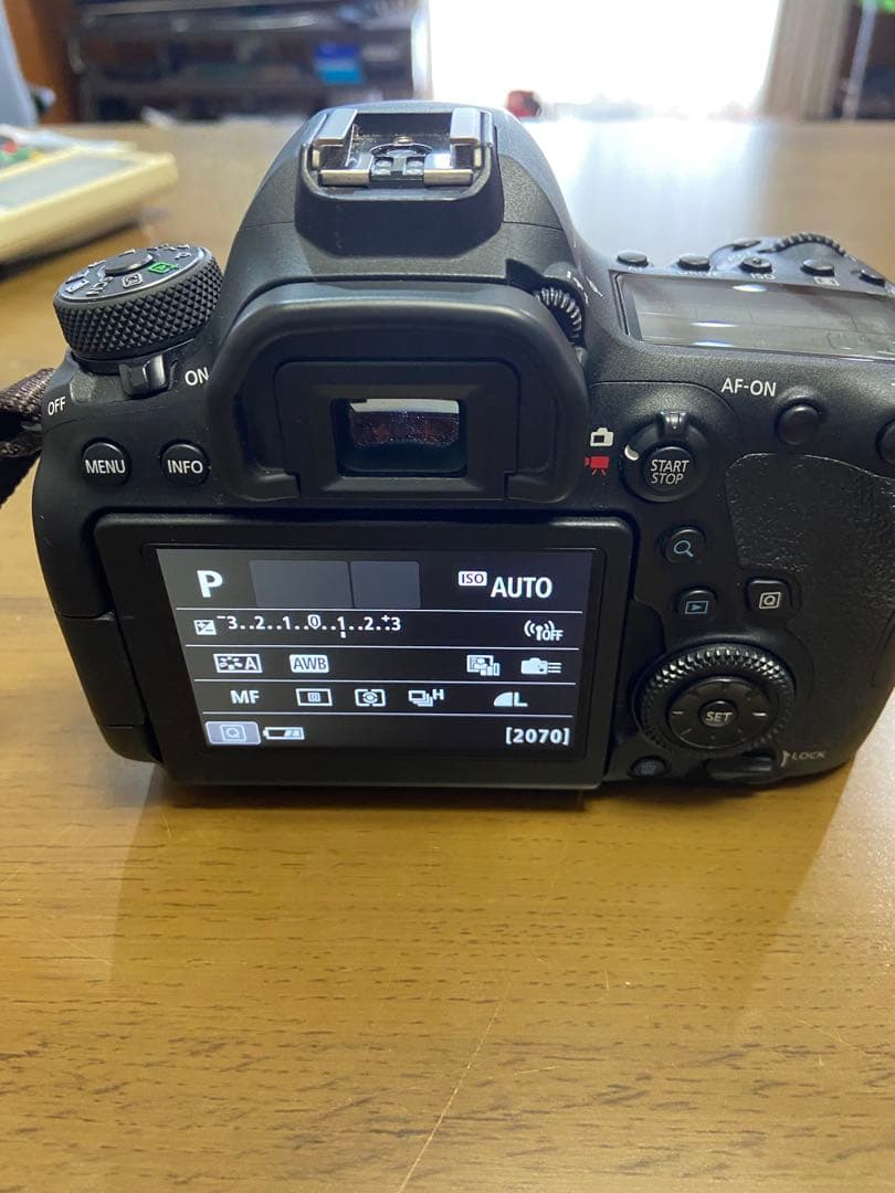 Canon EOS 6D Mark II 本体　お子さまやペット撮影に。おまけ付