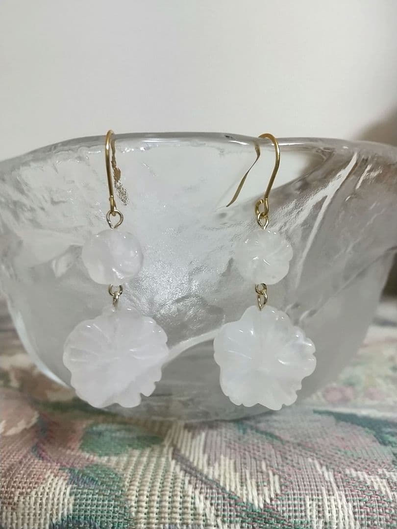 ♥️天然石ピアス♥️No.62★700円★ローズクォーツ ハイビスカス彫刻