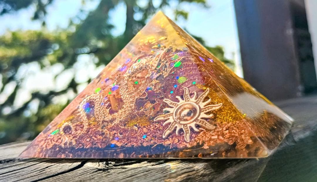 GOLD✧鳳凰✧龍神様✧ファティマ✧ピラミッド型のオルゴナイト