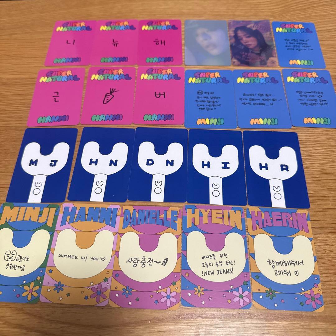 NewJeans トレカ グッズ アクスタ 缶バッジ 村上隆