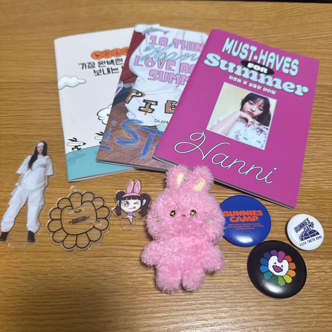 NewJeans トレカ グッズ アクスタ 缶バッジ 村上隆