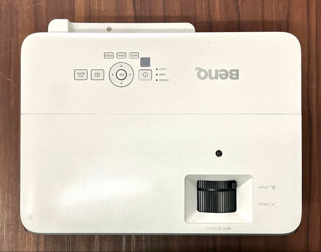 BenQ TK700sti 4K 短焦点プロジェクター3,000ANSIルーメン