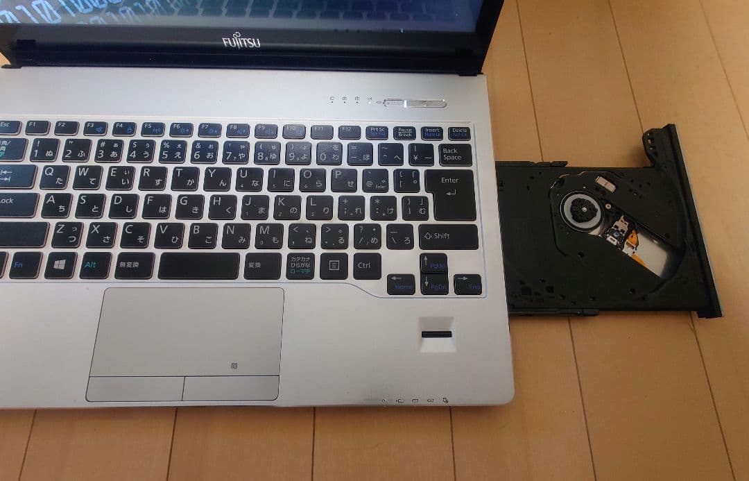 富士通　lifebook sh90/T ノートパソコン　SSD タッチパネル