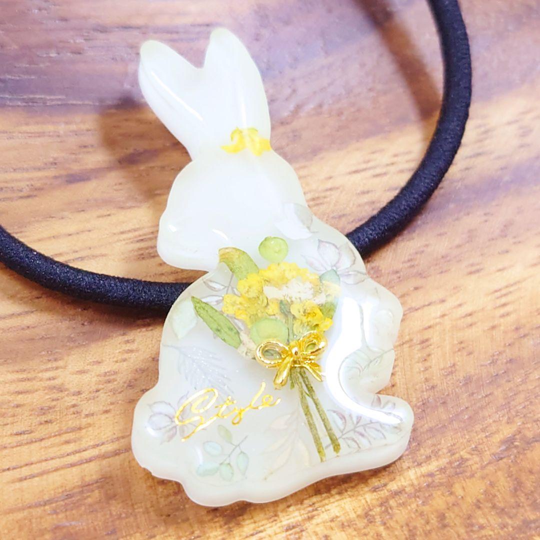 花束うさぎのヘアゴム ハンドメイド レジン ホワイト 押し花 お花 ネックレス