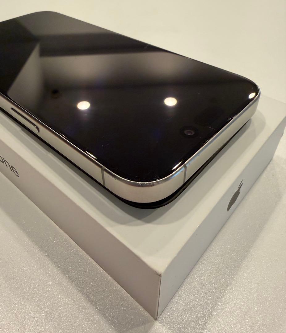 iPhone 15 Pro ナチュラルチタニウム SIMフリー128GB