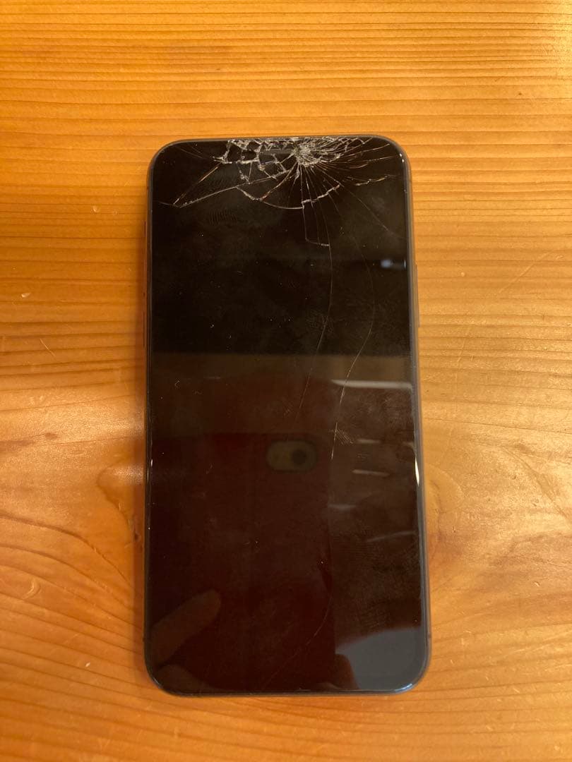 ※ジャンク品　iPhone 11 Pro 512GB 元箱あり 画面ひび　水没品