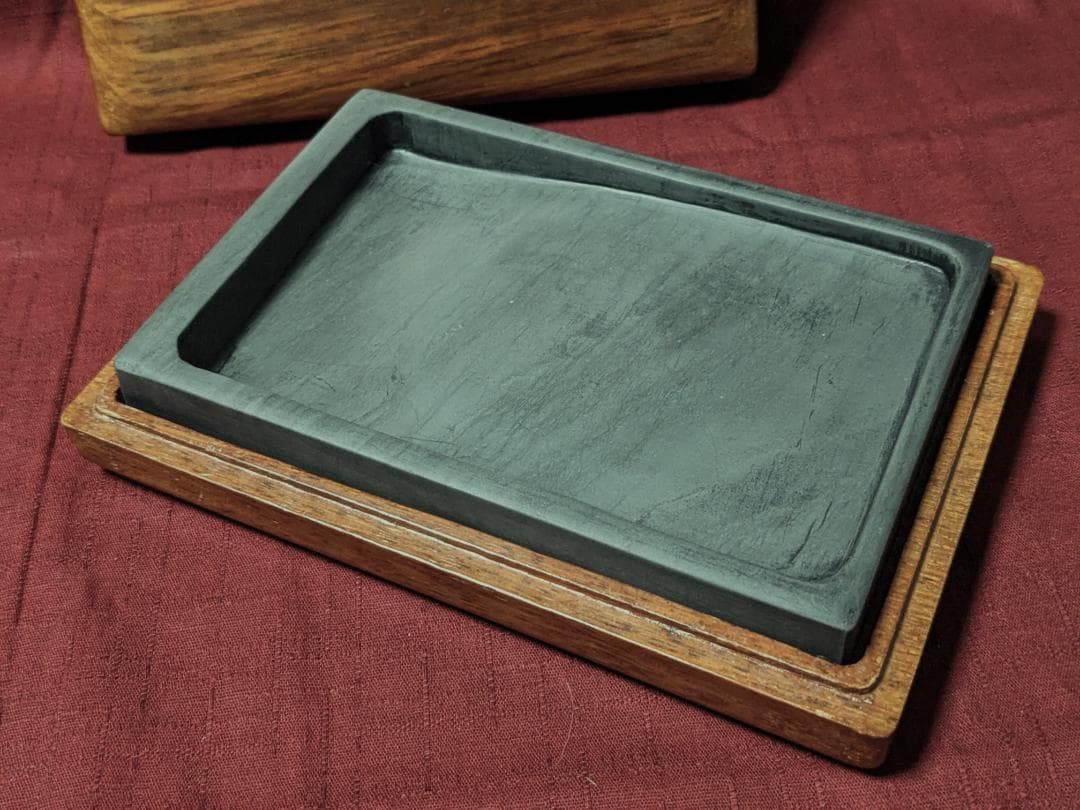 ■硯■蒼灰色に穏かな水波細羅紋▪長方硯▪約6吋▪唐木箱▪歙州硯