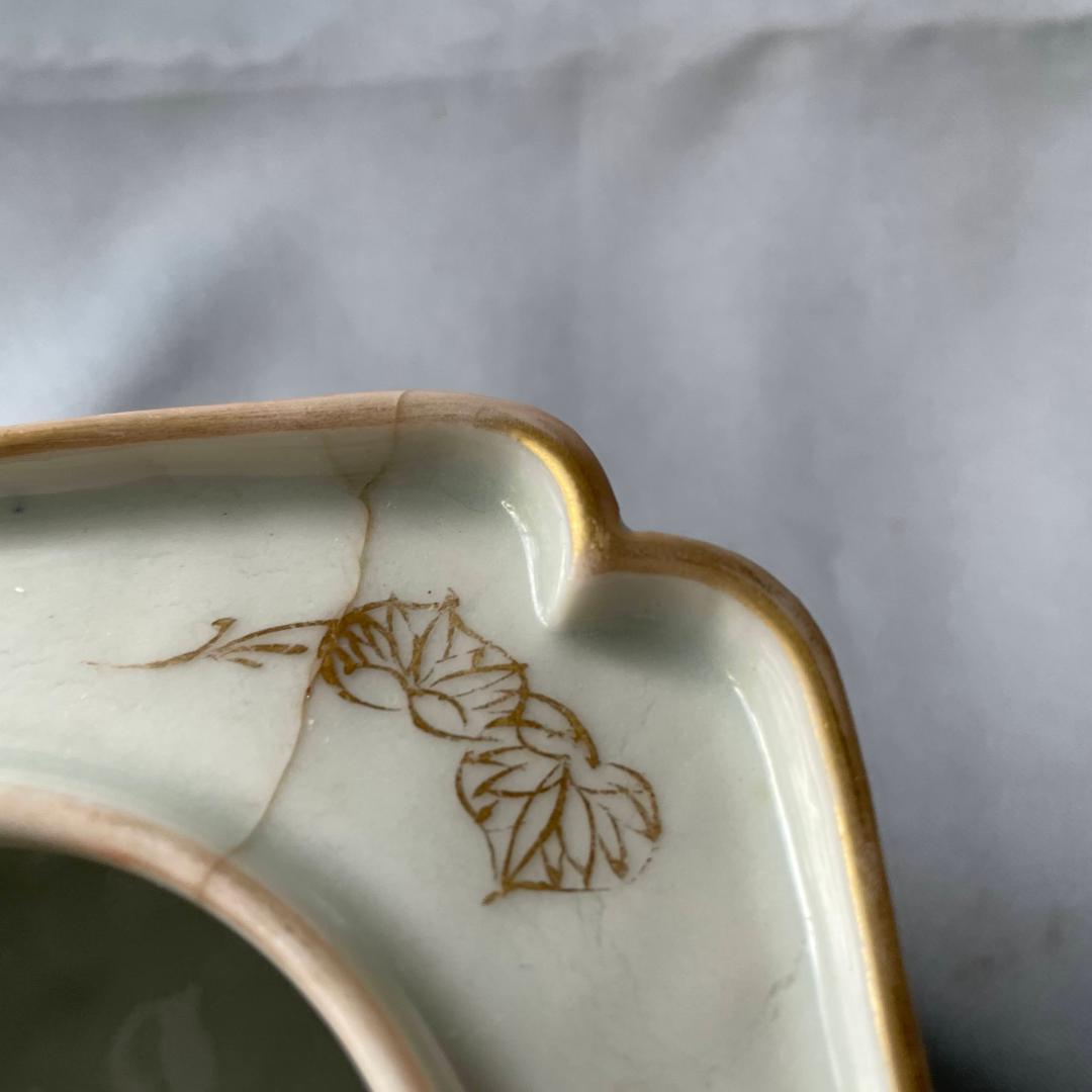 京の骨董品です！少し大きめ 四角の盃台 金彩 染付 長寿盃付 K2532