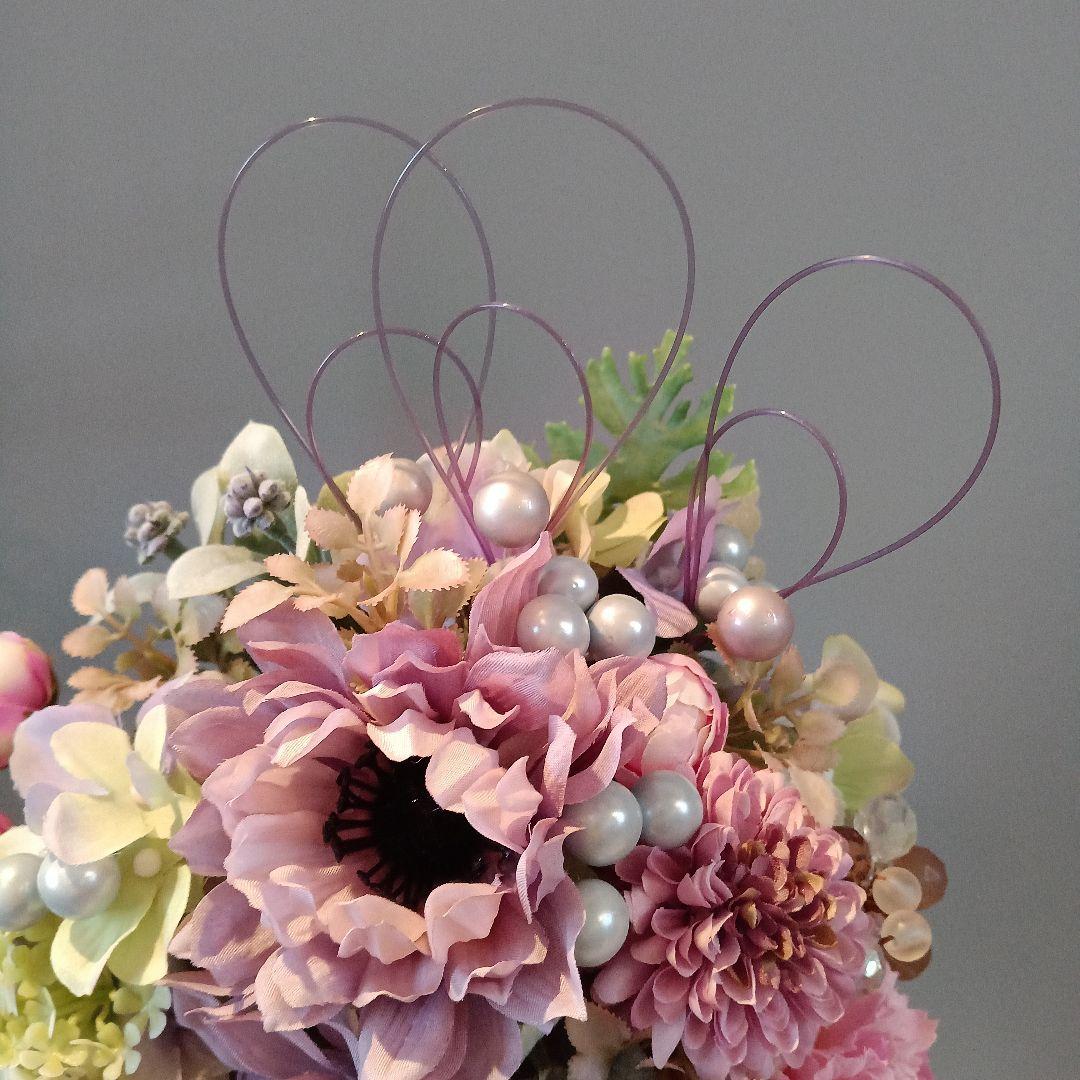 フラワーアレンジメント　花台座付き（ピンク系）花束:ブーケ　アートフラワー