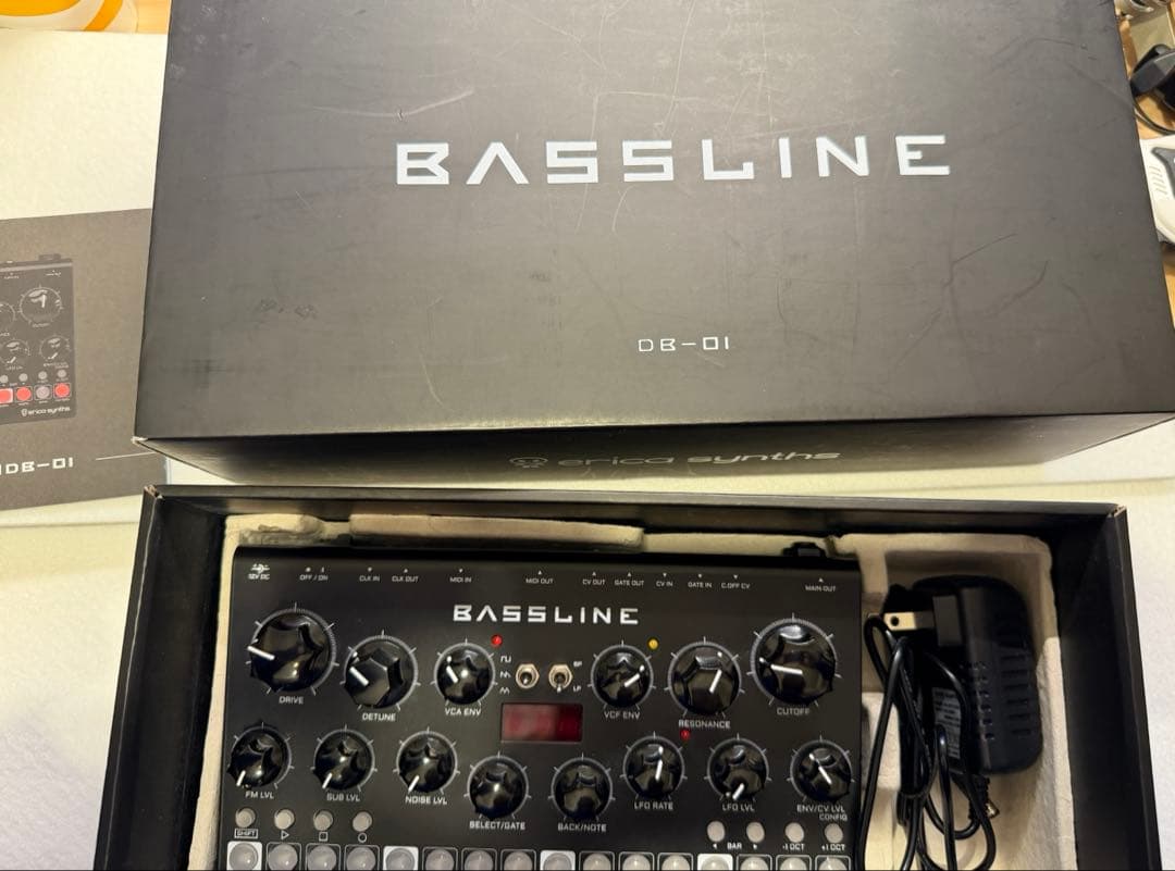 Erica Synth Bassline db-1 シンセサイザー　303ライク