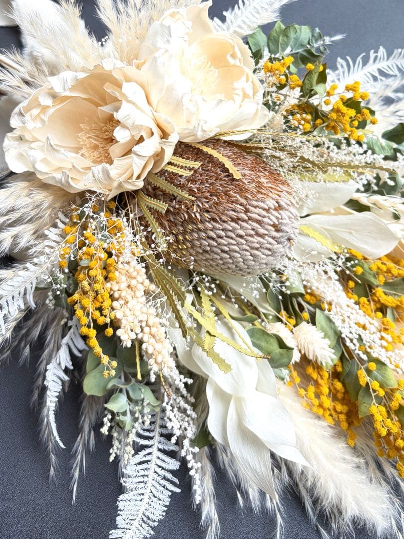 ミモザのホワイトブーケ　ドライフラワースワッグ　ウェディング　前撮り　インテリア