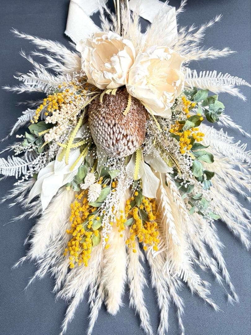 ミモザのホワイトブーケ　ドライフラワースワッグ　ウェディング　前撮り　インテリア