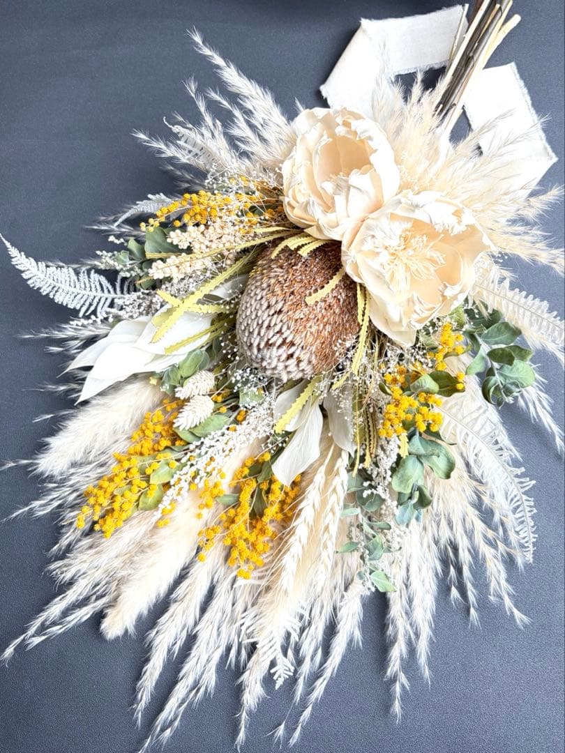 ミモザのホワイトブーケ　ドライフラワースワッグ　ウェディング　前撮り　インテリア