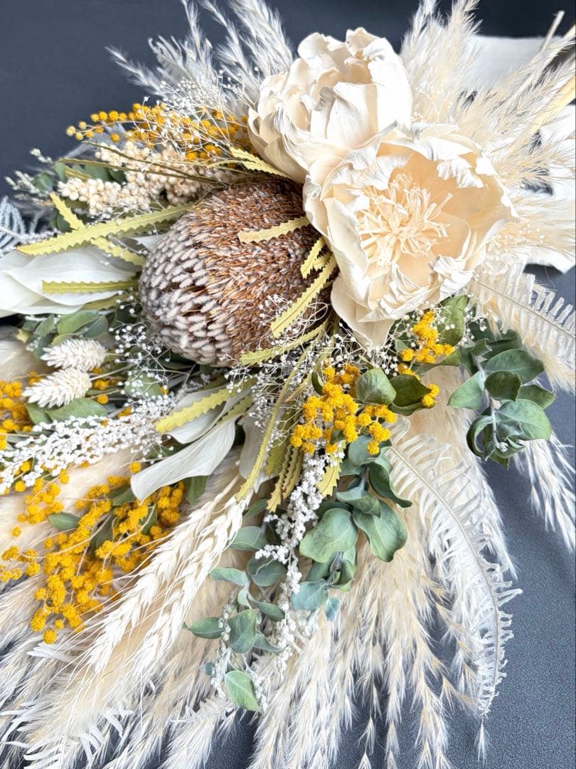 ミモザのホワイトブーケ　ドライフラワースワッグ　ウェディング　前撮り　インテリア