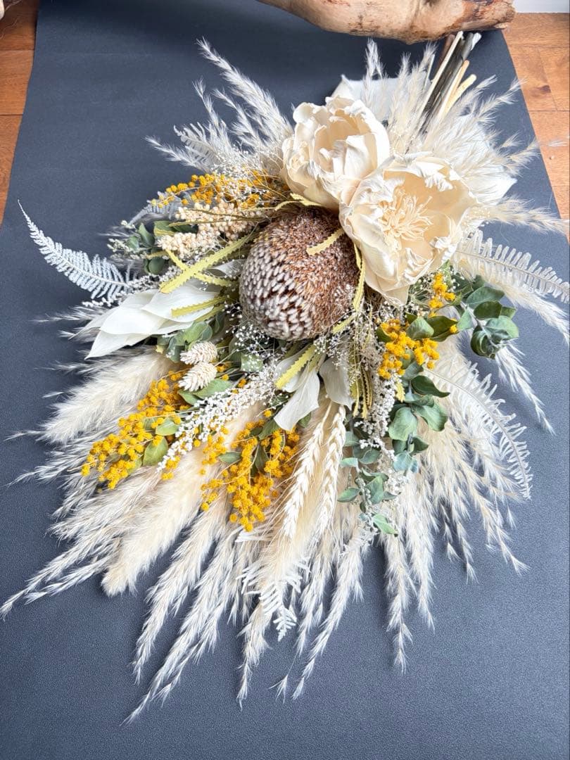 ミモザのホワイトブーケ　ドライフラワースワッグ　ウェディング　前撮り　インテリア