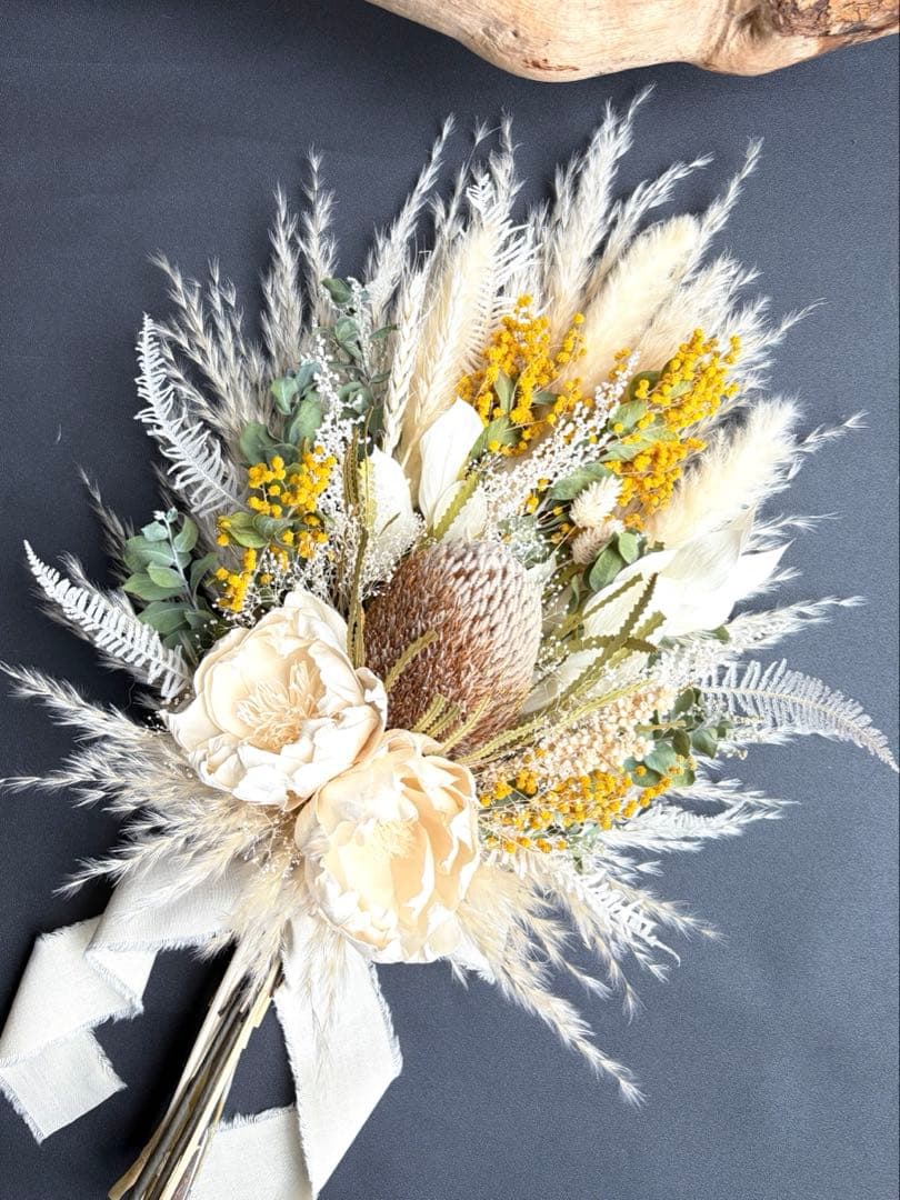 ミモザのホワイトブーケ　ドライフラワースワッグ　ウェディング　前撮り　インテリア