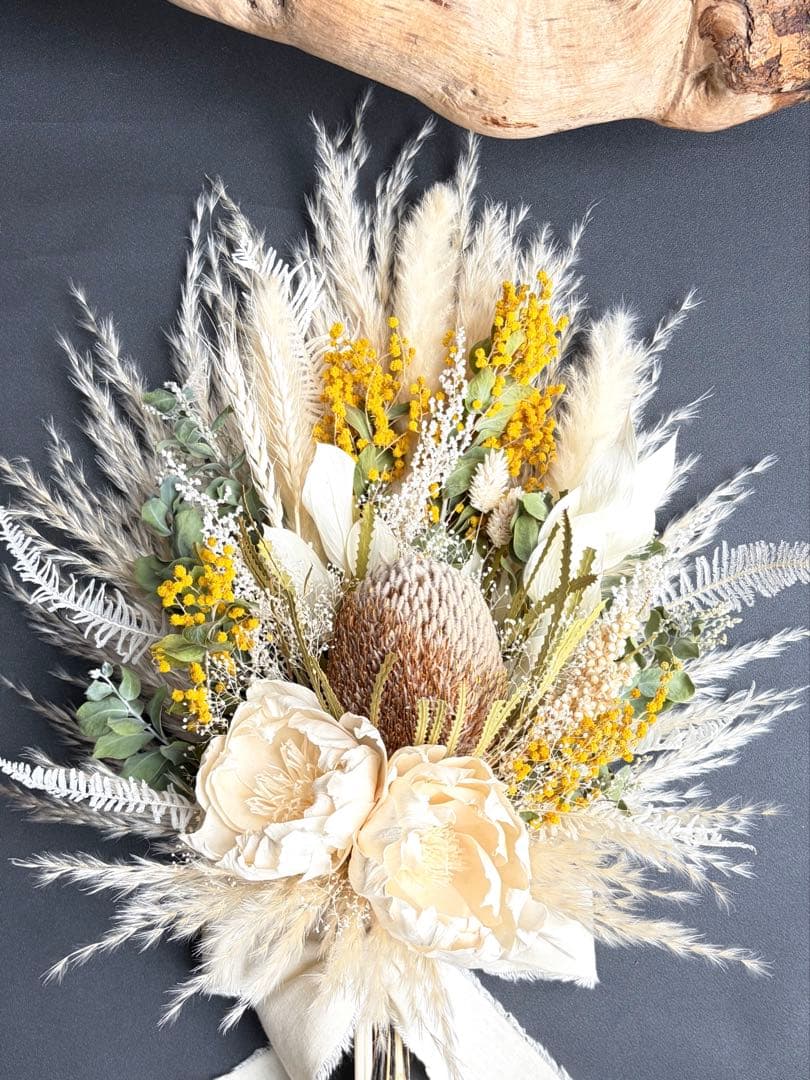 ミモザのホワイトブーケ　ドライフラワースワッグ　ウェディング　前撮り　インテリア