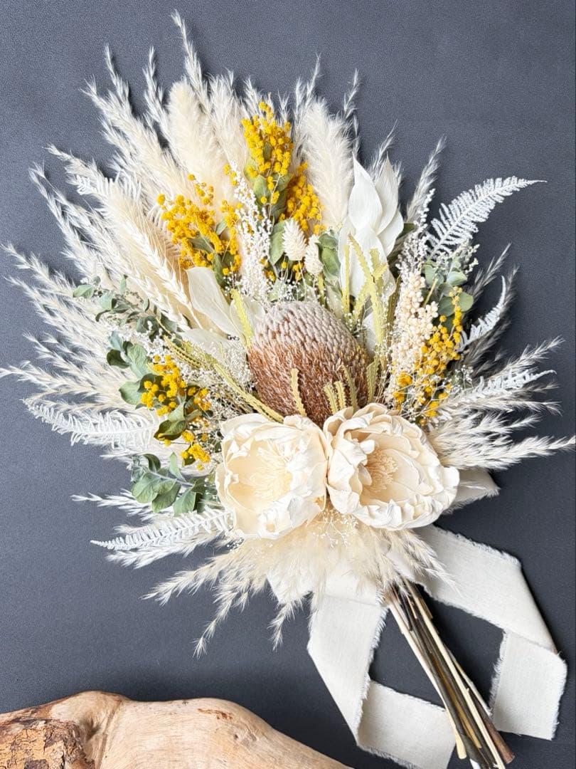 ミモザのホワイトブーケ　ドライフラワースワッグ　ウェディング　前撮り　インテリア