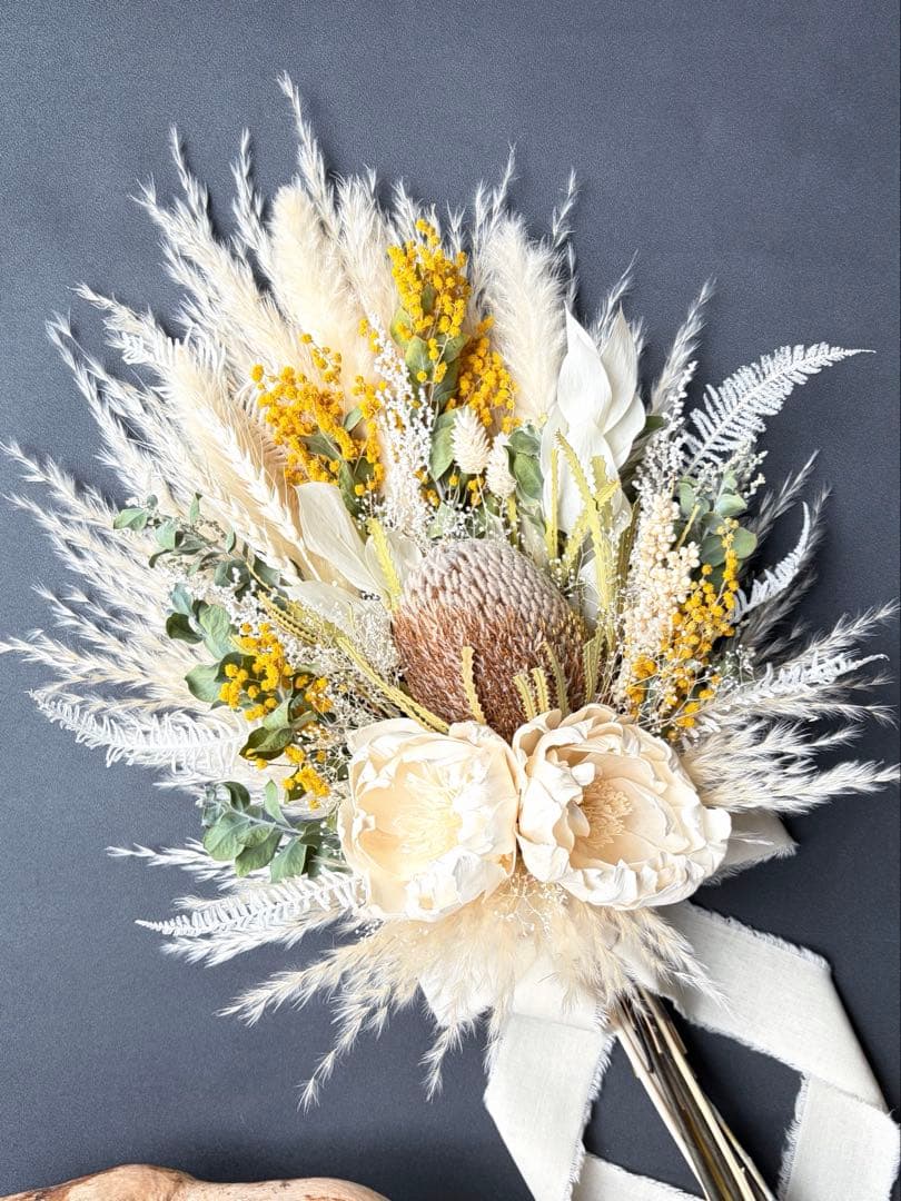 ミモザのホワイトブーケ　ドライフラワースワッグ　ウェディング　前撮り　インテリア