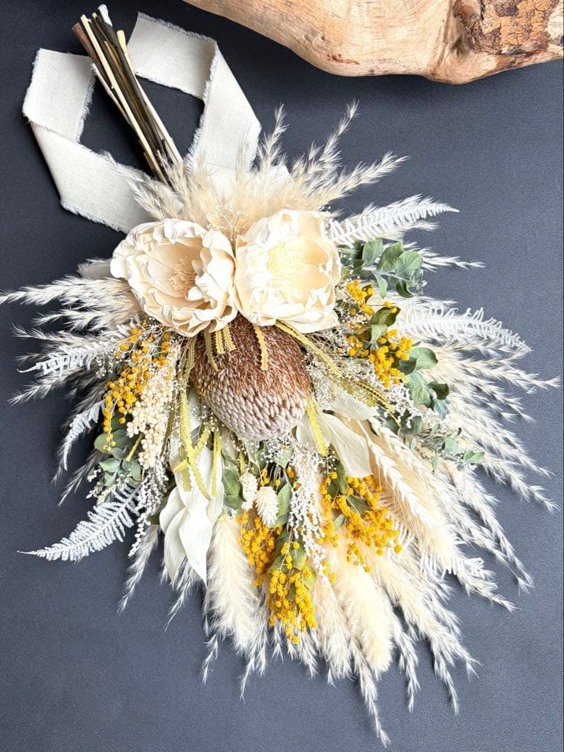 ミモザのホワイトブーケ　ドライフラワースワッグ　ウェディング　前撮り　インテリア