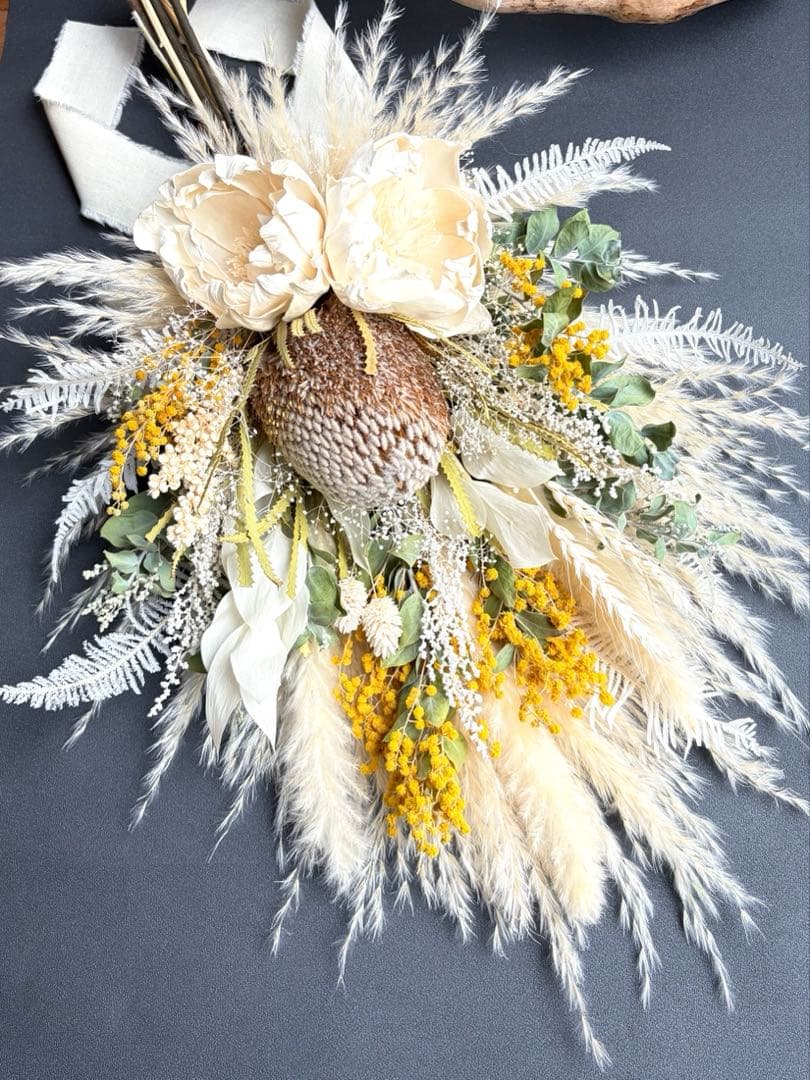 ミモザのホワイトブーケ　ドライフラワースワッグ　ウェディング　前撮り　インテリア