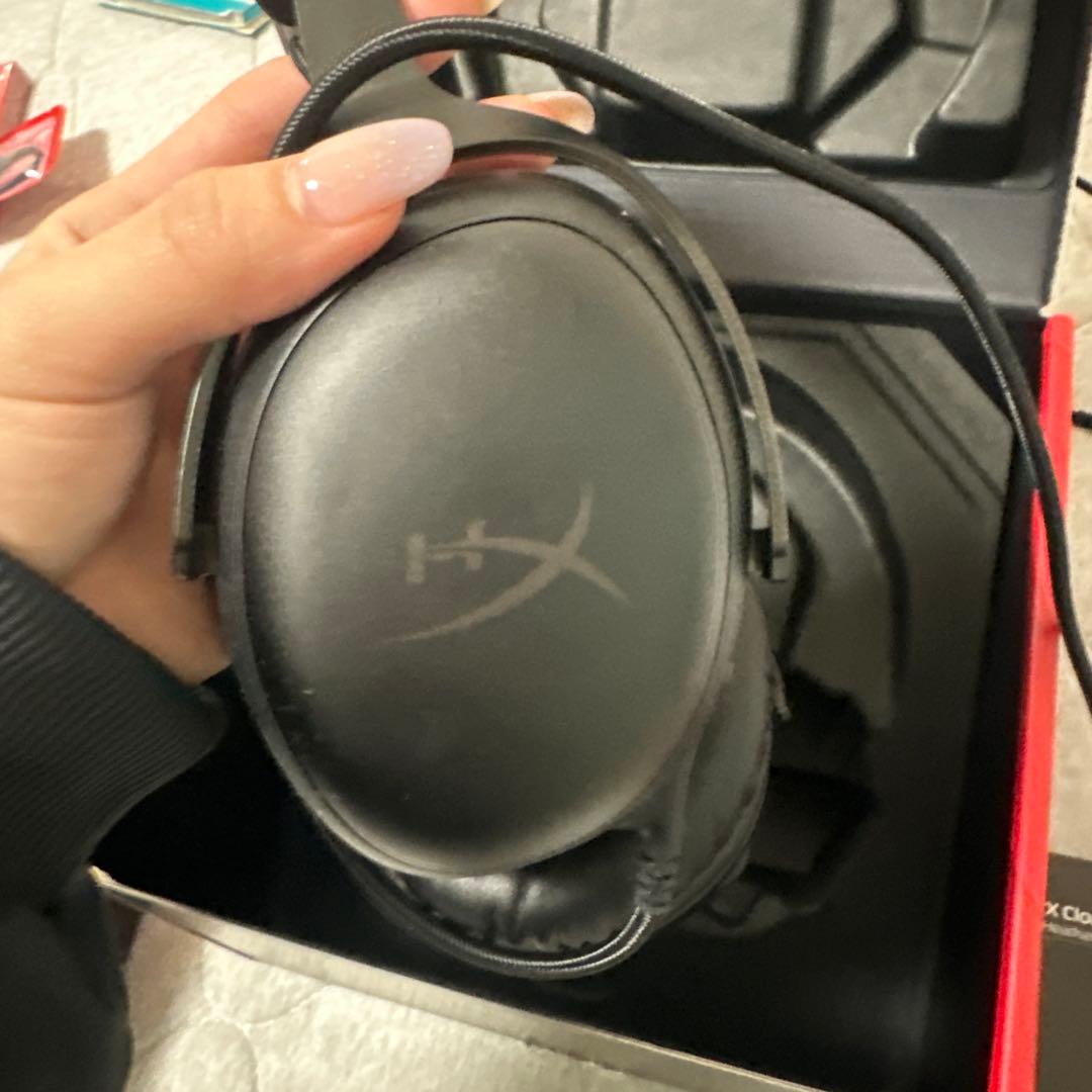 【美品】HyperX Cloud III  ゲーミングヘッドセット ヘッドホン