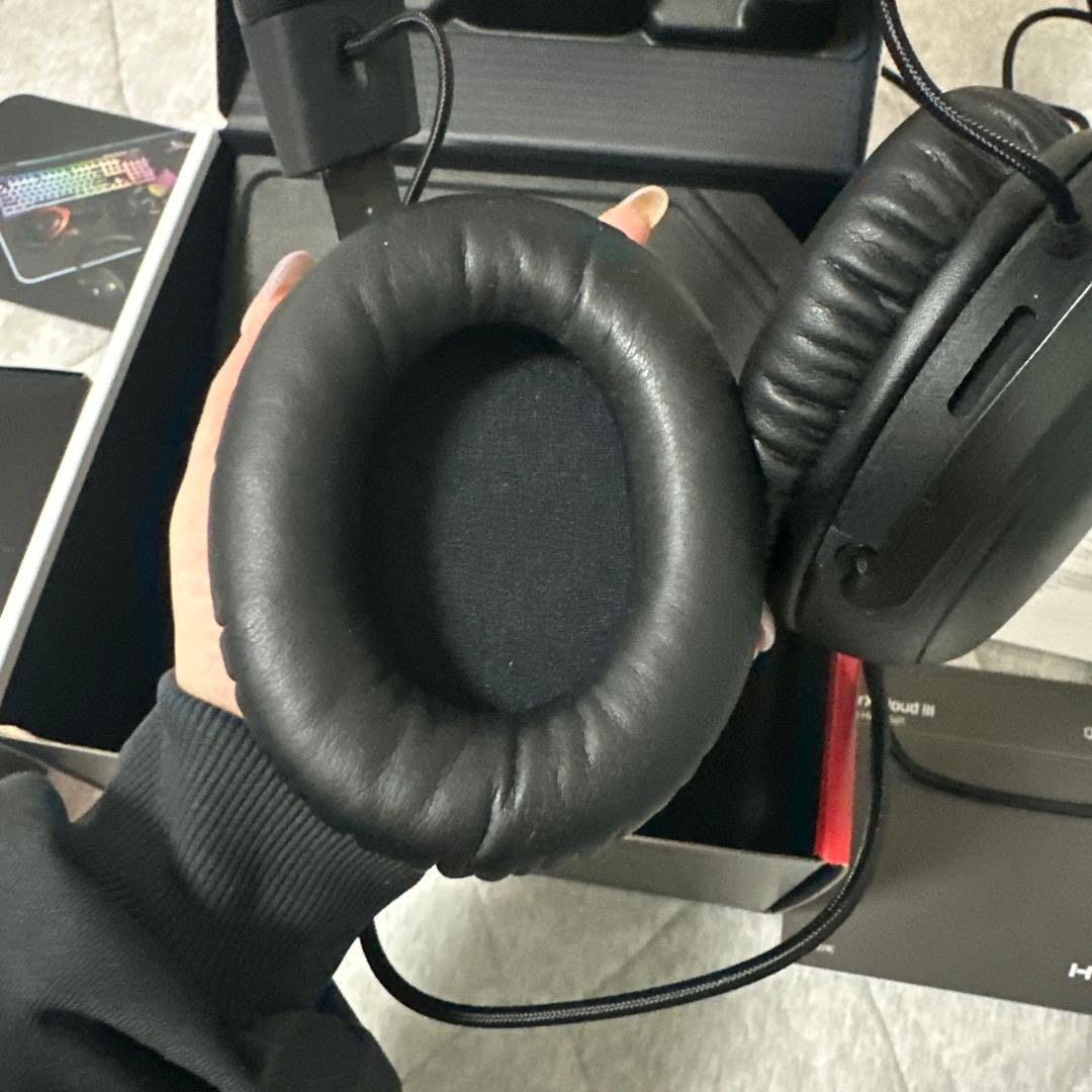 【美品】HyperX Cloud III  ゲーミングヘッドセット ヘッドホン