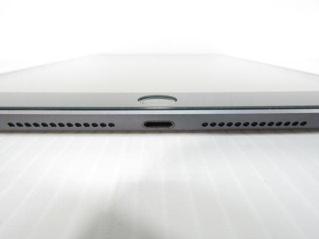 APPLE iPad 第8世代 Wi-Fi 32GB MYL92J/A 中古