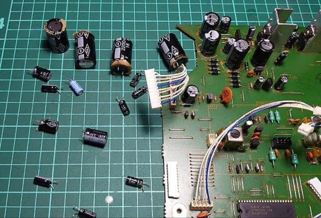 オーバーホール品TEAC カセットデッキ「V-1030」　動作OK 3ヘッド