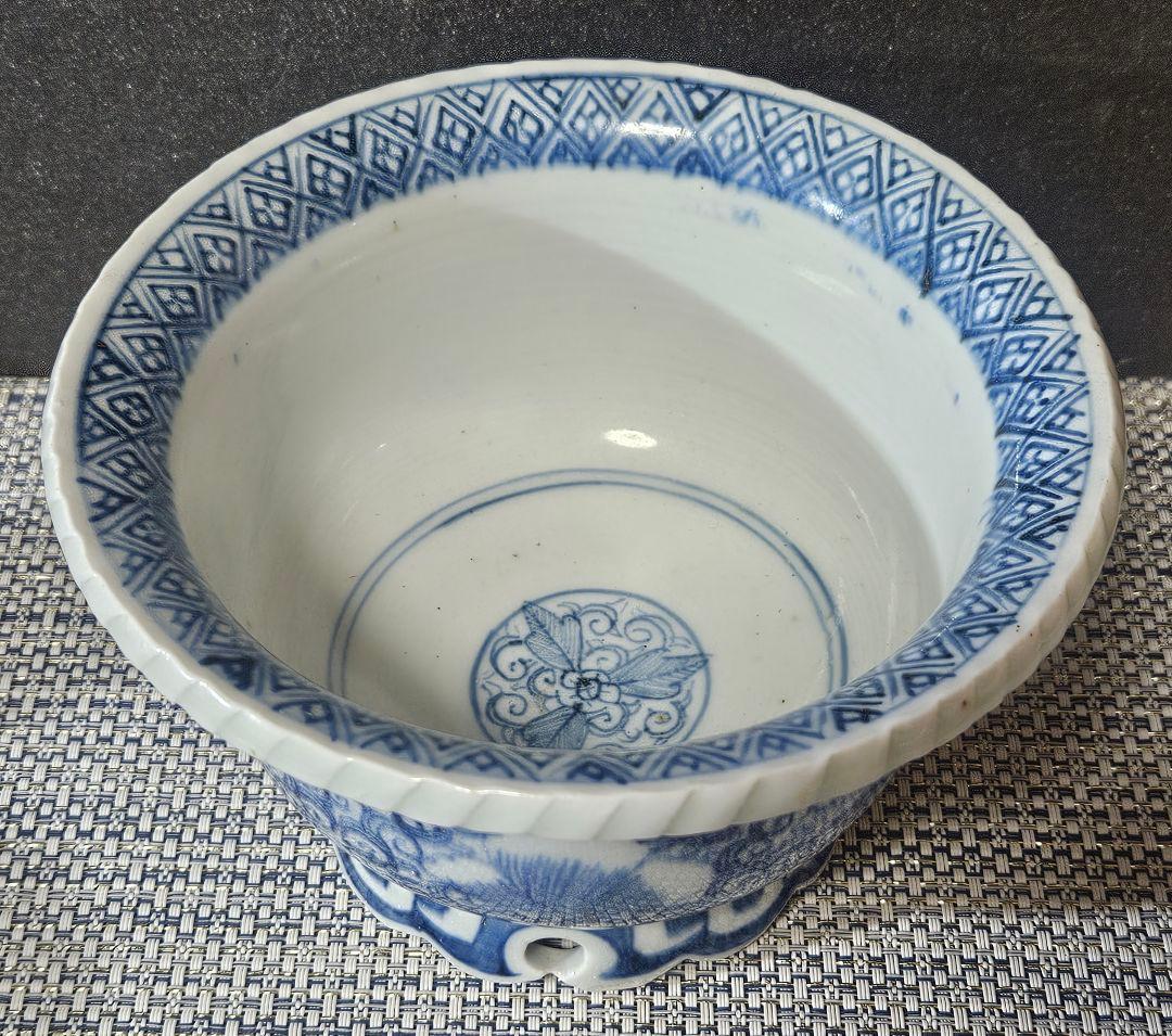 江戸時代後期　古伊万里　染付　蕨手文様　透かし造高台　鎬造り口縁　盃洗　高付き鉢