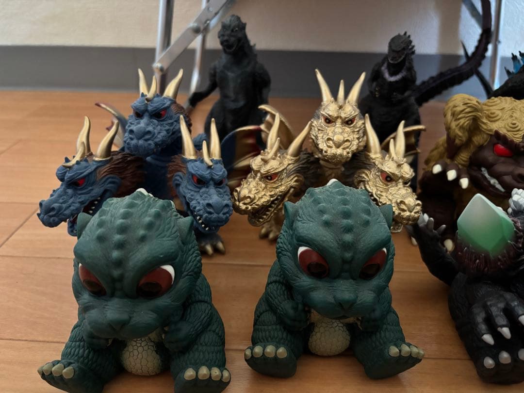 ゴジラフィギュアコレクション　鎮座獣　東宝怪獣　ソフビ