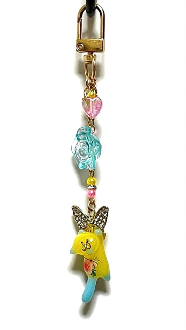 薔薇と蝶と猫のキーホルダー♡ビーズチャーム、レジンチャーム、花、フラワー、ローズ