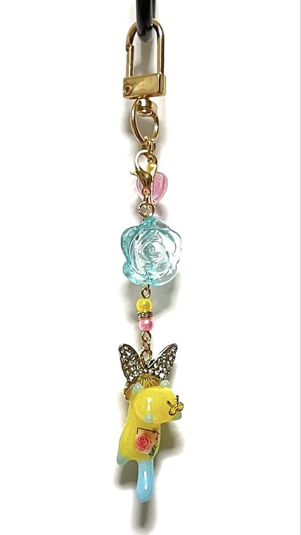 薔薇と蝶と猫のキーホルダー♡ビーズチャーム、レジンチャーム、花、フラワー、ローズ