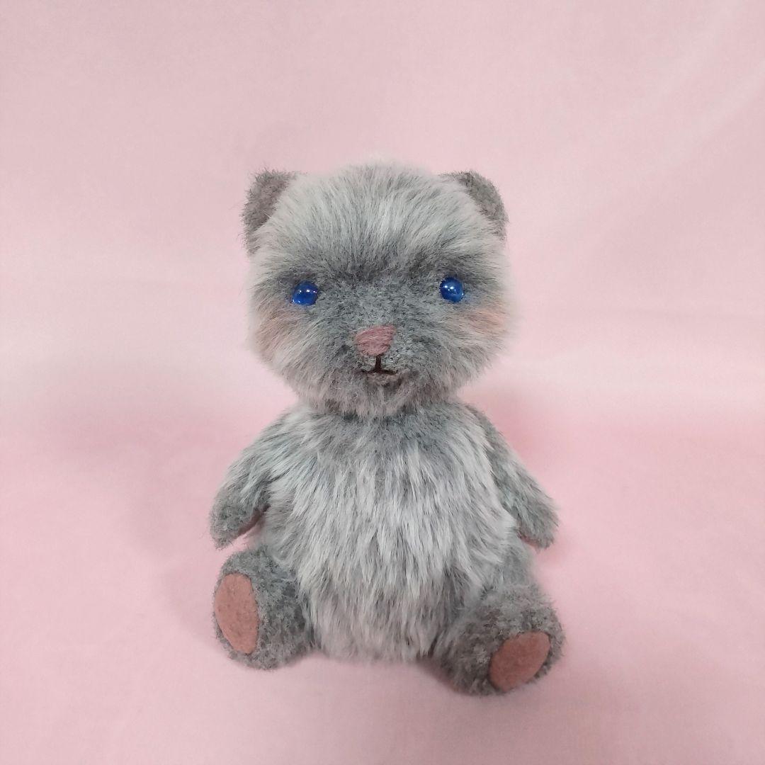 心穏やか❤️シルバーグレーねこさん/首にマフラー ❤ハンドメイド アートドール