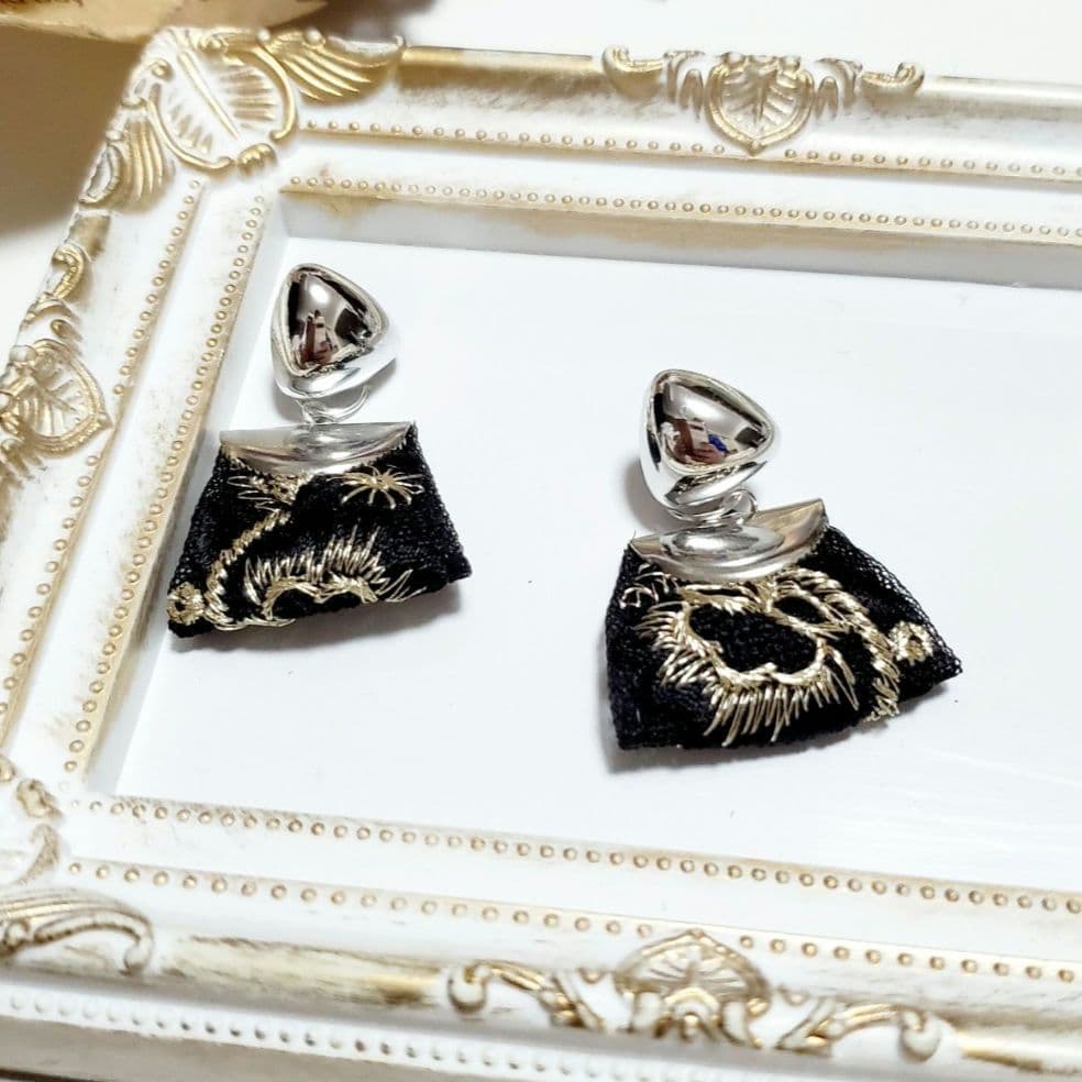【専用】【2way*】さんかくシルバーピアスにインド刺繍リボンタッセル