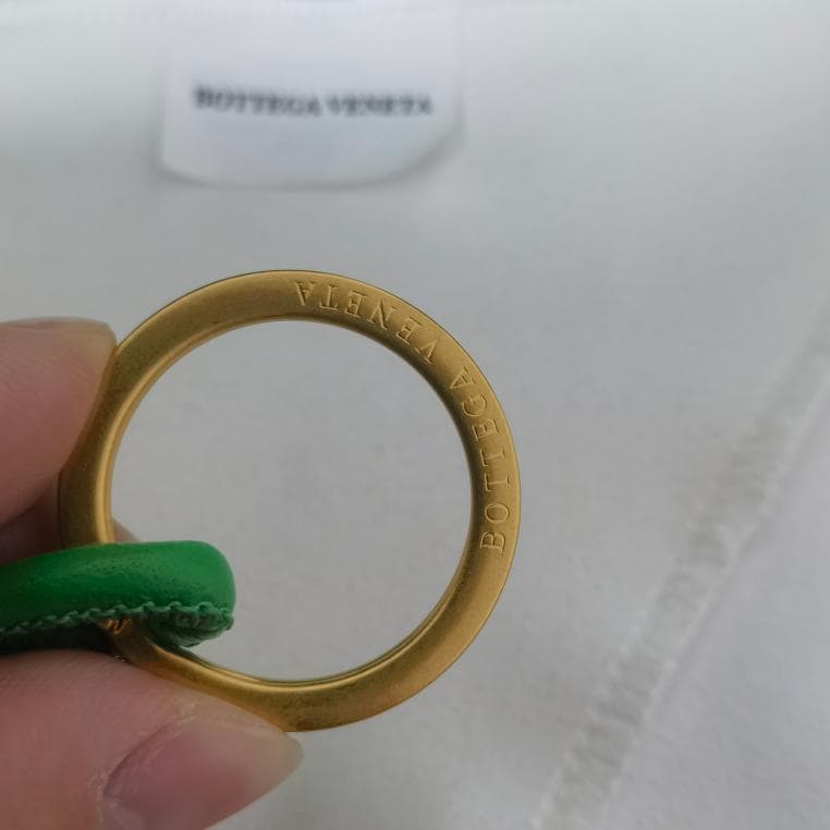 超美品 ボッテガヴェネタ トライアングルキーリング レザー