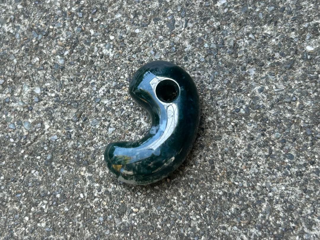 モスアゲート 緑色 勾玉