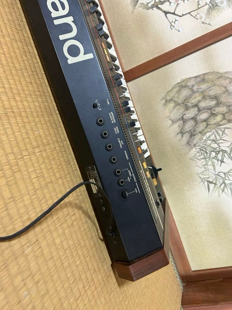 ローランド JUNO-6 シンセサイザー